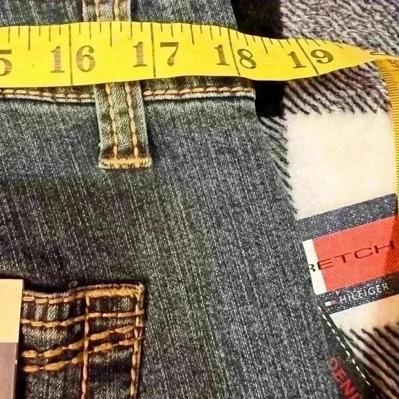 Tommy Hilfiger NWT Women’s size 16 flare denim jeans - Picture 3 of 9